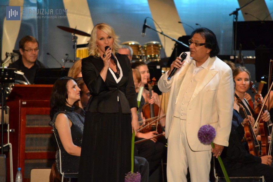 Poletna noč, Alenka Godec, Oto Pestner