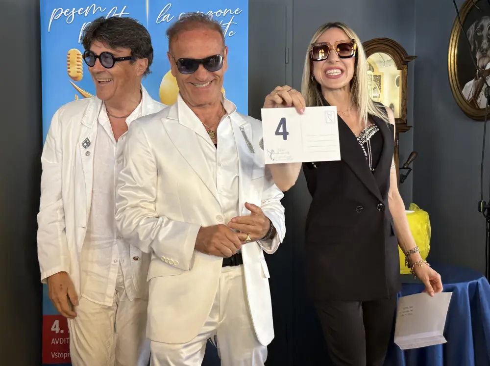 Poveri ma Belli